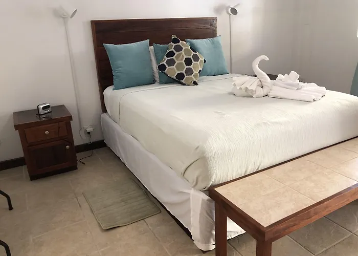 Parham Plaza Hotel 3*