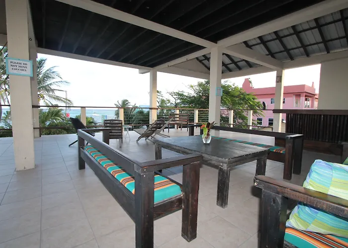 Parham Plaza Hotel 3*